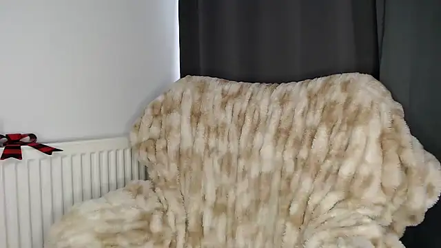 Snapshot of ElizabethAC chatting on 10.28.25 ElizabethAC online show from 10.28.25