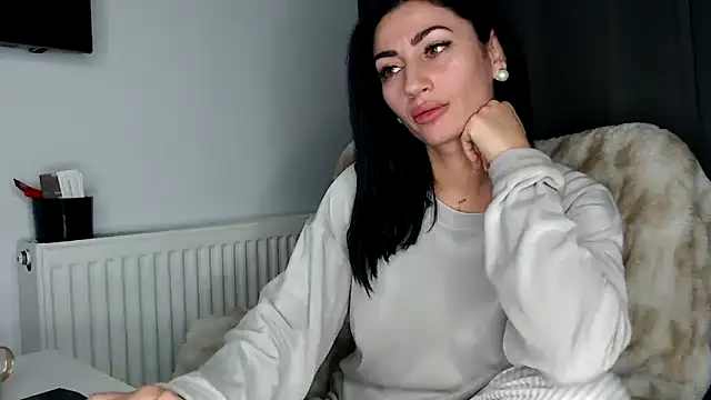 Snapshot of ElizabethAC chatting on 12.01.25 ElizabethAC online show from 12.01.25