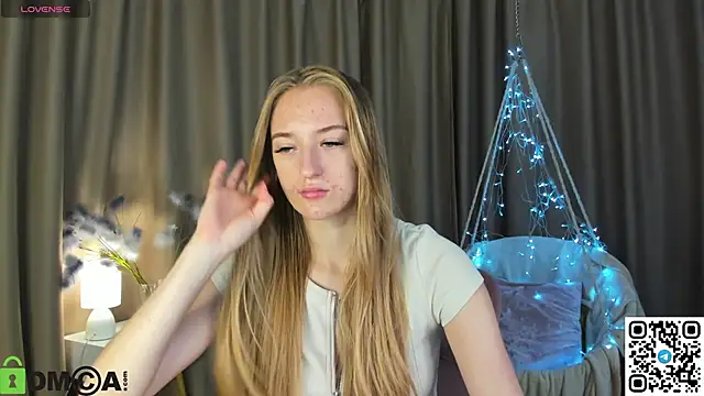 Snapshot of Stacy_River chatting on 09.30.25 Stacy River online show from 09.30.25