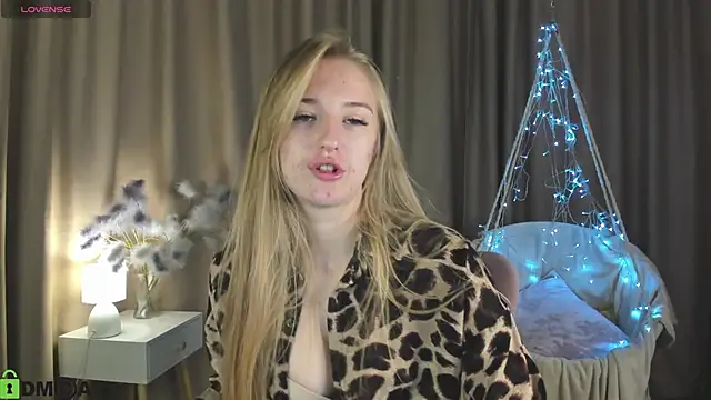 Snapshot of Stacy_River chatting on 10.03.25 Stacy River online show from 10.03.25