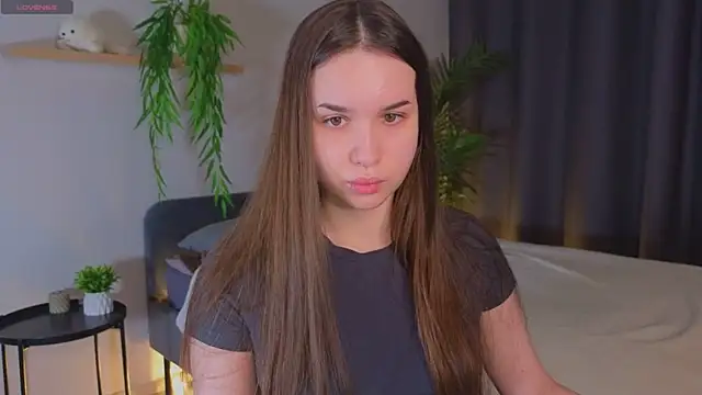 Roxie Mils online show from 12.17.24