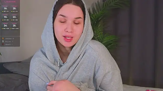 Roxie Mils online show from 12.18.24