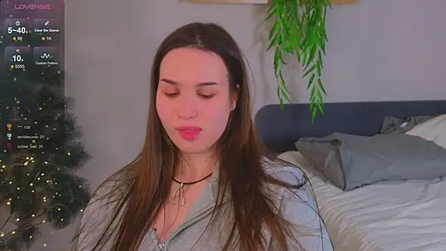 Roxie Mils online show from 01.08.25