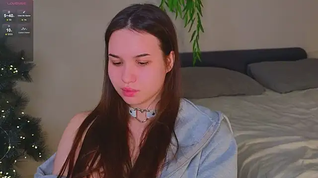 Roxie Mils online show from 01.11.25