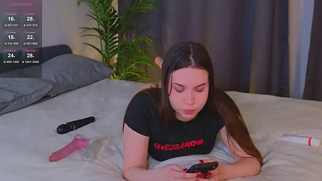 Roxie Mils online show from 01.21.25