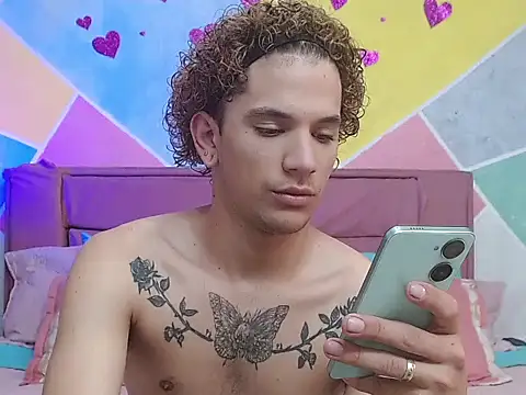 Snapshot of tylor_boy chatting on 09.11.25 tylor boy online show from 09.11.25