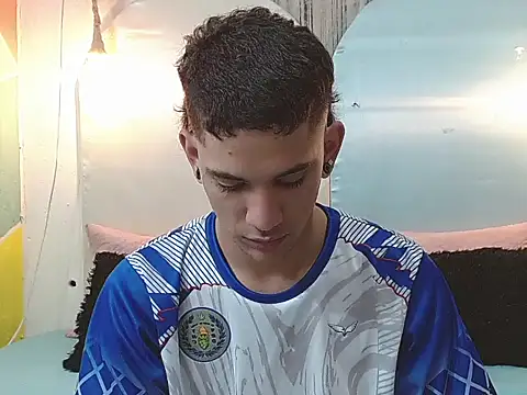 Snapshot of tylor_boy chatting on 12.03.25 tylor boy online show from 12.03.25