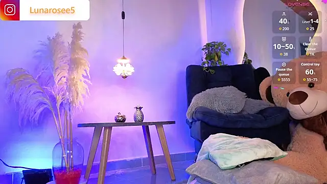 Snapshot of LunaRose5 chatting on 10.17.25 LunaRose5 online show from 10.17.25