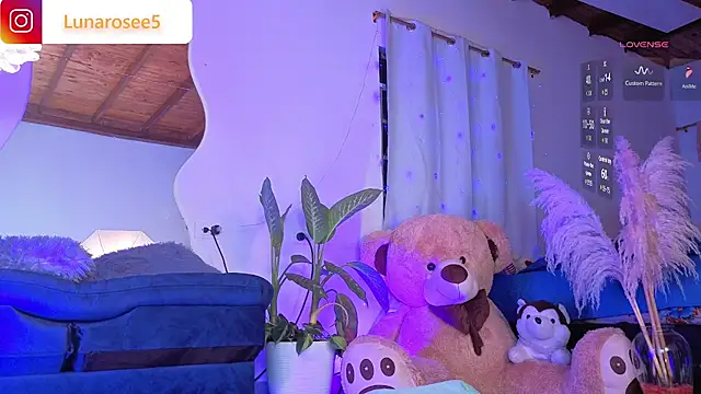 LunaRose5 online show from 11.11.25