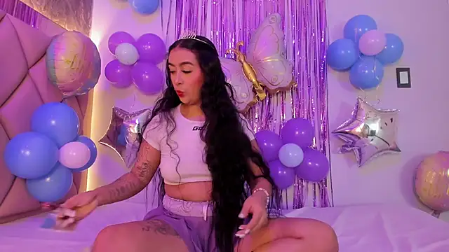 Snapshot of AntonellaQueenn chatting on 11.27.25 AntonellaQueenn online show from 11.27.25