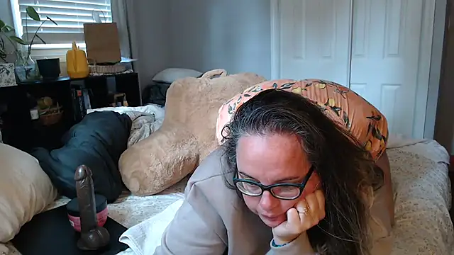 LauLauPAWG online show from 10.29.25