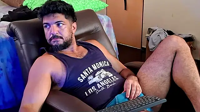 Snapshot of LUH133 chatting on 02.04.26 LUH133 online show from 02.04.26