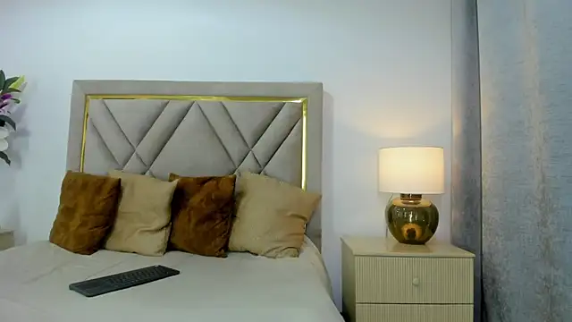 emily queen2 online show from 11.30.25