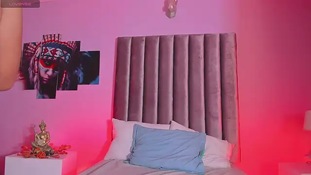 Snapshot of Isabella_Flowers chatting on 04.16.26 Isabella Flowers online show from 04.16.26