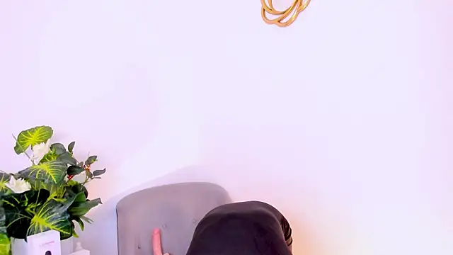 Snapshot of DakottaHill chatting on 02.28.25 DakottaHill online show from 02.28.25