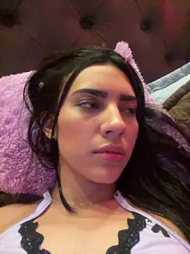 Snapshot of IsaValencia chatting on 02.05.25 IsaValencia online show from 02.05.25