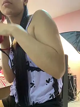 Snapshot of IsaValencia chatting on 02.05.25 IsaValencia online show from 02.05.25