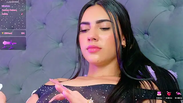 Snapshot of IsaValencia chatting on 02.23.25 IsaValencia online show from 02.23.25