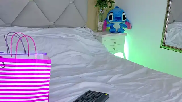 Snapshot of IsaValencia chatting on 09.27.25 IsaValencia online show from 09.27.25