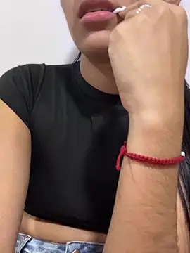 Snapshot of IsaValencia chatting on 10.13.25 IsaValencia online show from 10.13.25