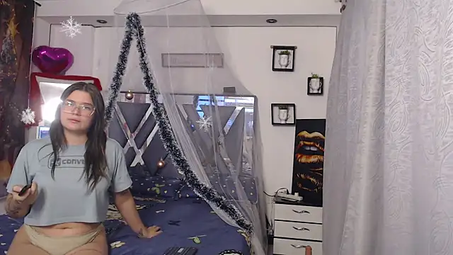 Snapshot of Steisyromero7 chatting on 11.29.25 Steisyromero7 online show from 11.29.25