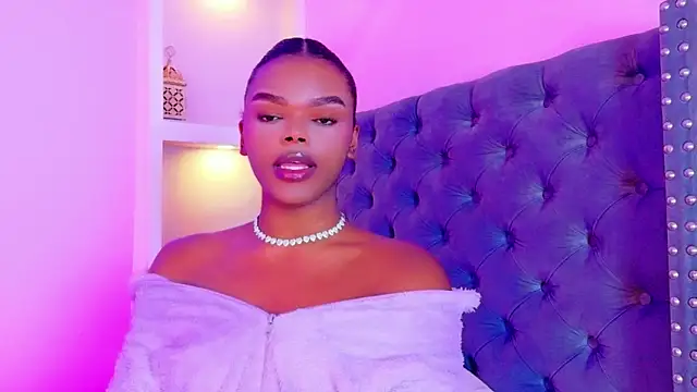 Snapshot of CamiEstrada chatting on 12.17.25 CamiEstrada online show from 12.17.25