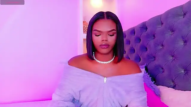 Snapshot of CamiEstrada chatting on 12.21.25 CamiEstrada online show from 12.21.25