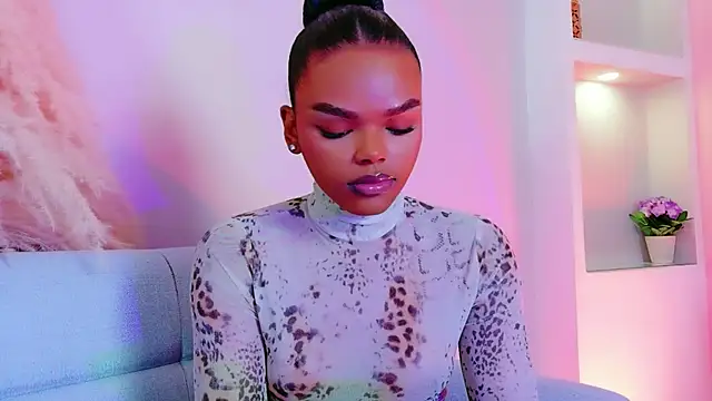 Snapshot of CamiEstrada chatting on 02.12.26 CamiEstrada online show from 02.12.26