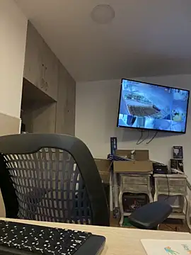 Snapshot of CamiEstrada chatting on 02.16.26 CamiEstrada online show from 02.16.26