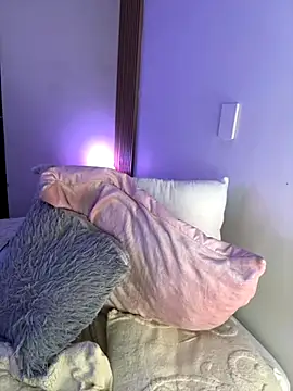 Mae Henao9 online show from 10.23.25