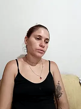 Snapshot of Scarlett-Leh chatting on 03.18.25 Scarlett-Leh online show from 03.18.25