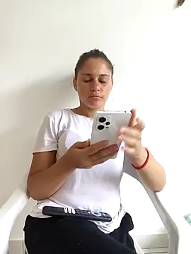 Snapshot of Scarlett-Leh chatting on 12.02.25 Scarlett-Leh online show from 12.02.25