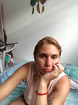 Snapshot of Scarlett-Leh chatting on 12.14.25 Scarlett-Leh online show from 12.14.25