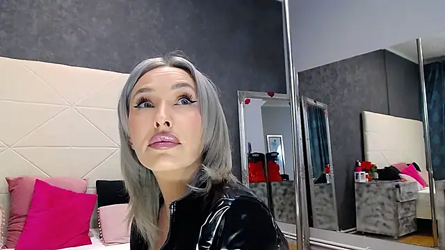 IssaSmith online show from 03.28.26