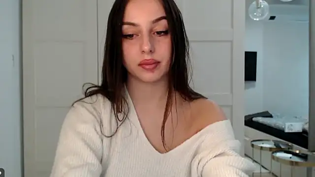 courtneyPerfect online show from 11.10.25