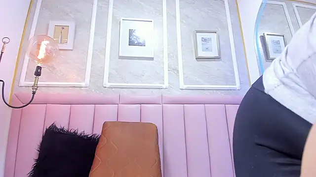 Ambber moon online show from 11.18.25