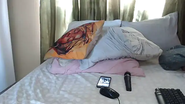 Snapshot of Foxybrownxx1 chatting on 12.15.25 Foxybrownxx1 online show from 12.15.25