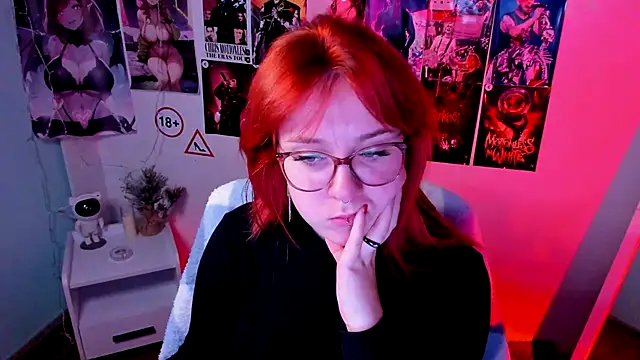 Snapshot of Rudy_02 chatting on 10.22.25 Rudy 02 online show from 10.22.25