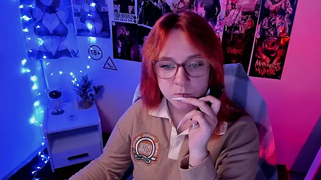 Snapshot of Rudy_02 chatting on 10.22.25 Rudy 02 online show from 10.22.25