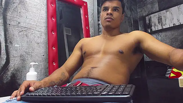 Snapshot of Derek_Lustfordx chatting on 01.31.25 Derek Lustfordx online show from 01.31.25