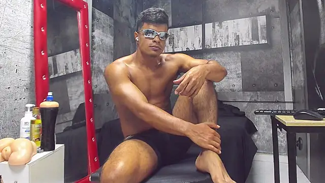 Snapshot of Derek_Lustfordx chatting on 02.21.25 Derek Lustfordx online show from 02.21.25