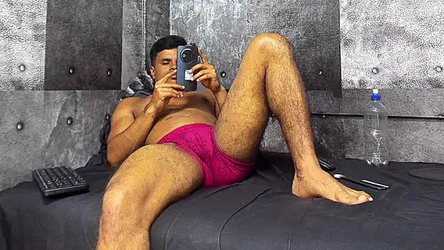 Snapshot of Derek_Lustfordx chatting on 02.25.25 Derek Lustfordx online show from 02.25.25
