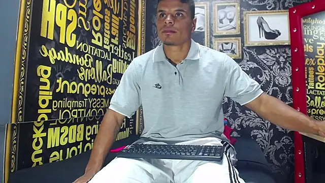 Snapshot of Derek_Lustfordx chatting on 09.17.25 Derek Lustfordx online show from 09.17.25