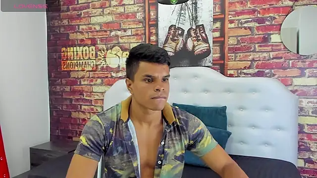 Snapshot of Derek_Lustfordx chatting on 09.29.25 Derek Lustfordx online show from 09.29.25