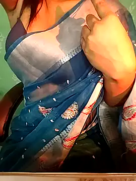 Snapshot of QueenOfHeart_07 chatting on 12.13.25 QueenOfHeart 07 online show from 12.13.25