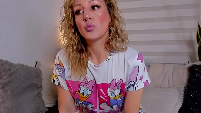 Snapshot of Sammykatt chatting on 09.29.25 Sammykatt online show from 09.29.25