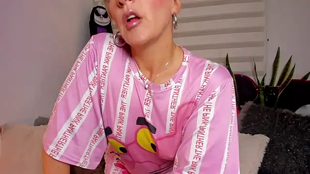 Snapshot of Sammykatt chatting on 10.18.25 Sammykatt online show from 10.18.25