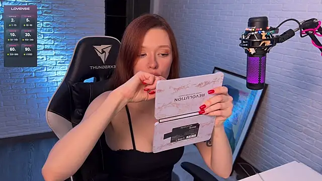 Snapshot of mirai_meeow chatting on 01.19.25 mirai meeow online show from 01.19.25