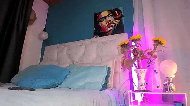 Snapshot of Valerysensitive chatting on 12.21.25 Valerysensitive online show from 12.21.25