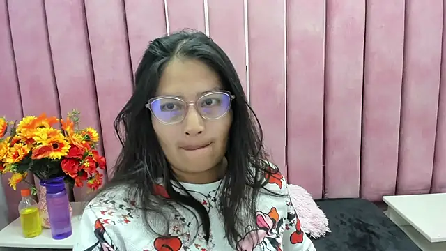 Miaa Smiith  online show from 10.24.25